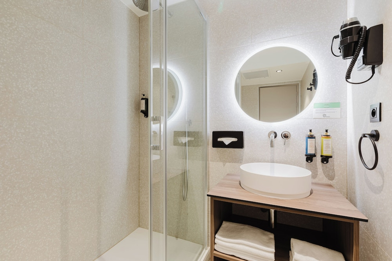 Bathroom 4, Prince Albert Opera, Paris