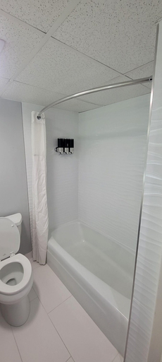 Bathroom 3, The Royal Inn & Suites, Summit