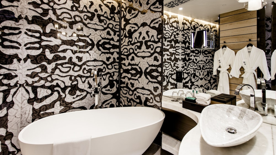 Bathroom 4, YOHO Hollywood Roosevelt Hotel, Makau