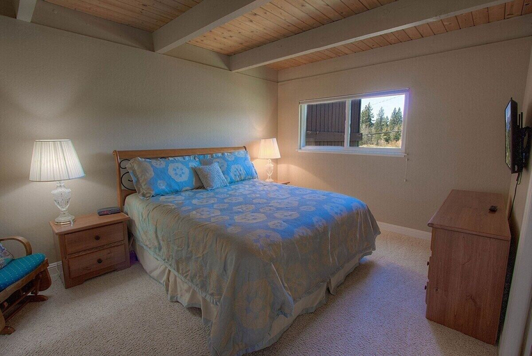 Room 4, Park View Paradise 3 Bedroom Condo by RedAwning, Placer