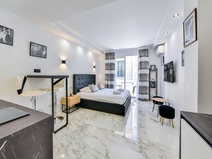 5, Large Studio Apartment With Terrace and sea View, Alpes-Maritimes