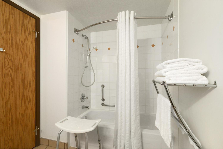 Bathroom 4, Super 8 by Wyndham Yellowknife, Fort Smith