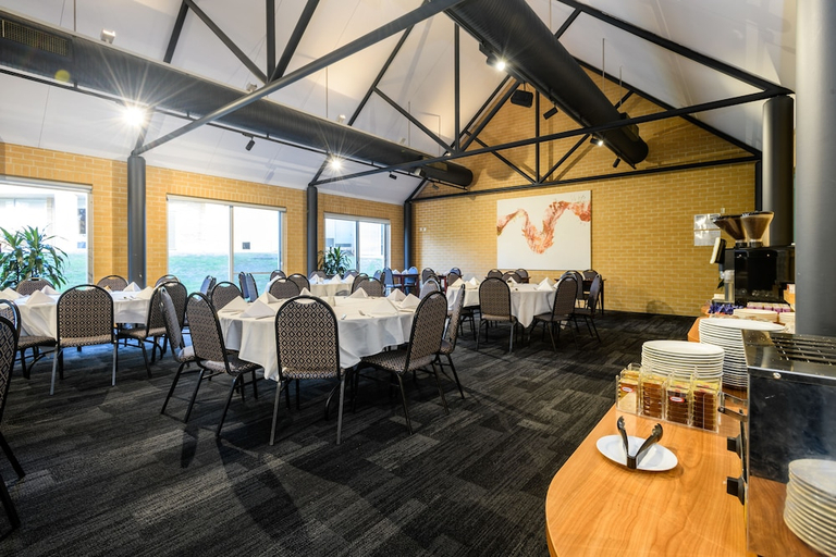 Food & Drinks 5, Lakeside Hotel and Conference Centre, Sydney