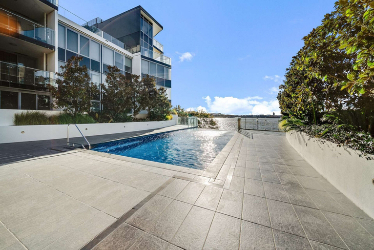 Pool 4, Canberra Lakefront 2-bed With Pool,, Canberra