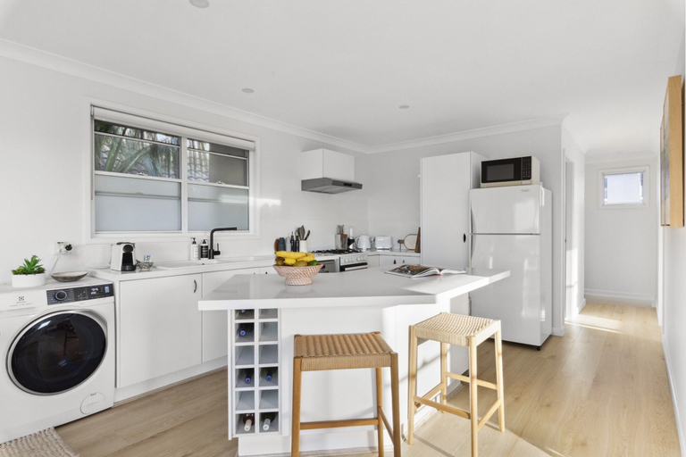 Private kitchen 5, Chic Coastal 1-bedroom Home With Balcony & BBQ, Sydney