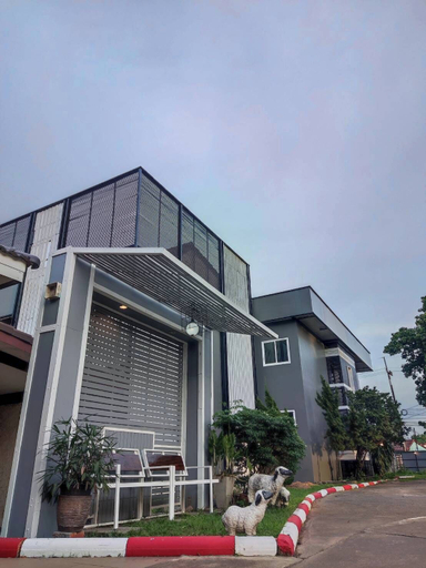Front of property 4, Eastpana 304 (R2) Hotel, Sri Mahar Pho