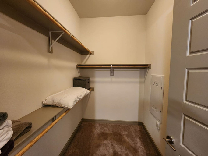 Room 4, Elite Downtown Poolside Oasis, Houston