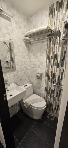 Bathroom 5, Smurf Inn Home Stay, Cameron Highlands