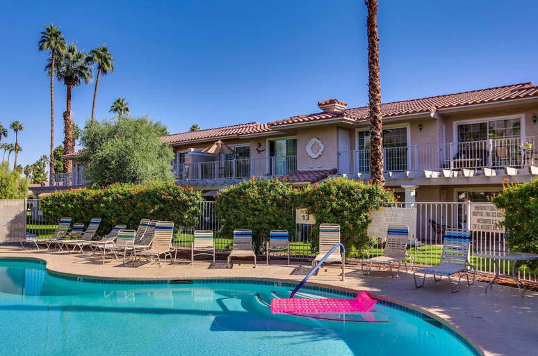 Pool, Stylish Condo With Panoramic View Community Pool, Riverside