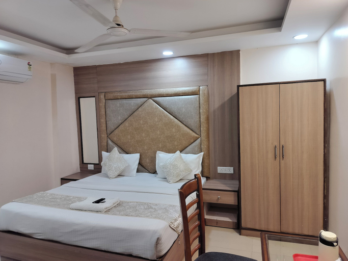 Bedroom 2, Hotel The Paramont Plaza IGI Airport, Delhi