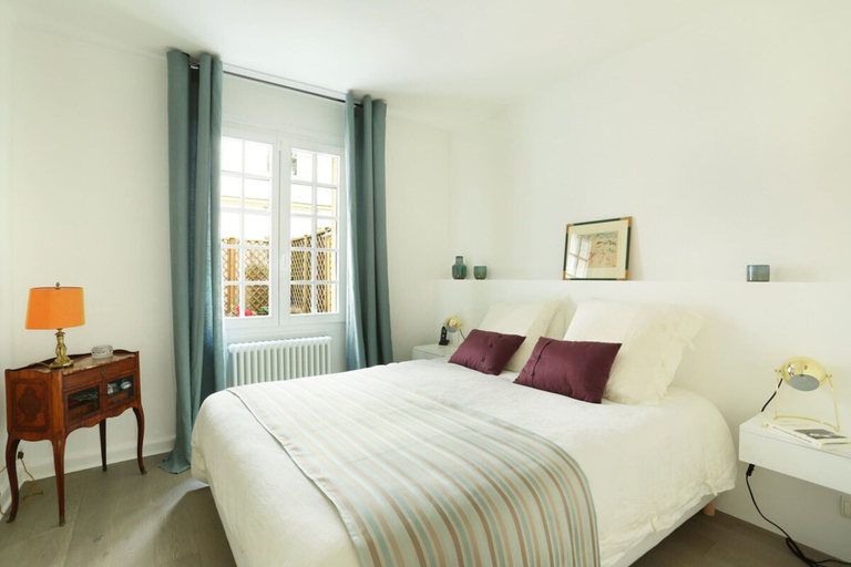 Room 4, Superb Terrace Apart Champs Elysees Eiffel Tower, Paris