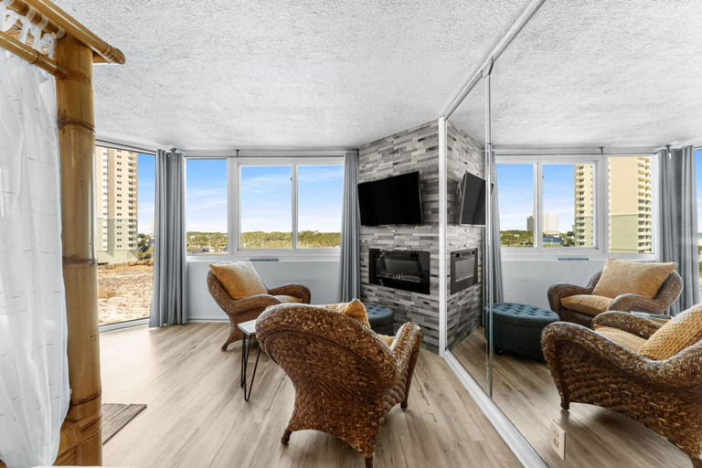 Room 3, Top of the Gulf 620 Beachfront Couples Retreat, Bay