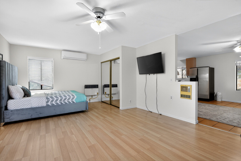 Room 3, Spacious Mountain Getaway Game Room & Gazebo 5 Bedroom Villa, Kern