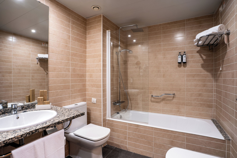 Bathroom 5, Ponient Vila Centric by PortAventura World, Tarragona