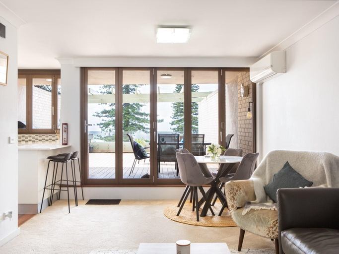 3, Beachfront Manly Apartment With Balcony & Parking, Sydney
