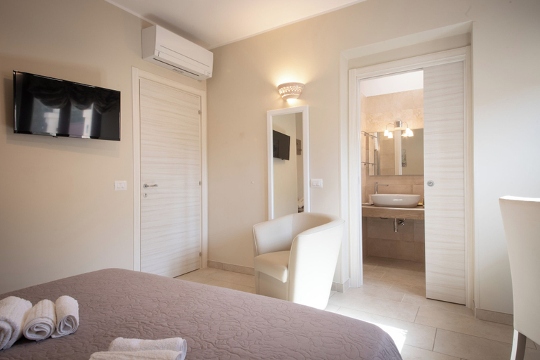 Bedroom 3, Terra Mater - exclusive cottage, Brindisi