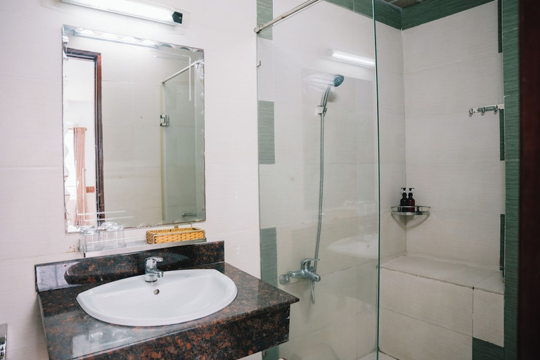 Bathroom 5, HUNG HUONG HOTEL, Tân Bình