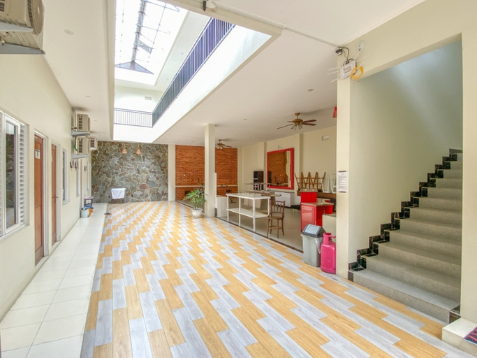 Others 2, Nice Look Studio (No Kitchen) at Celebrity Mansion By Travelio, Bekasi