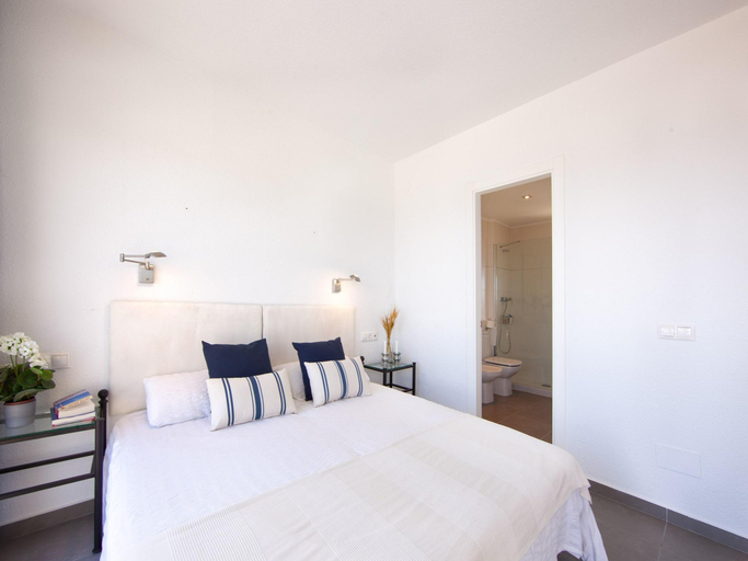 Others 3, Studio in Marbella steps from sandy beach, Málaga