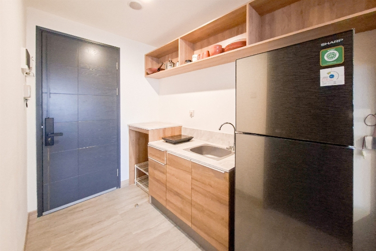Others 2, Simple and Tidy Studio Apartment Collins Boulevard By Travelio, Tangerang