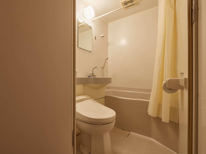 Bathroom 3, Wind City Hotel, Tahara