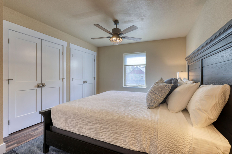 Room 4, Modern Condo Near BH Attractions-garage Parking, Pennington