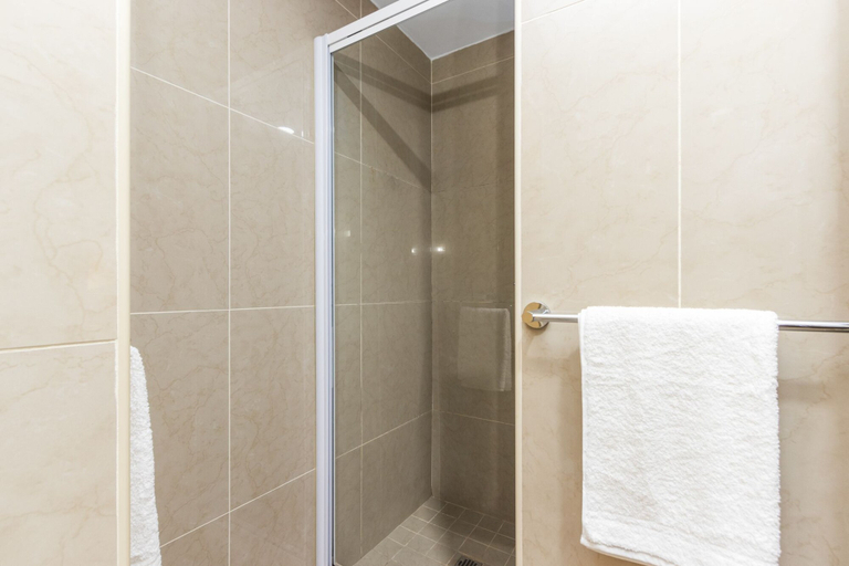 Bathroom 4, Hibernian Towers 503, City of Cape Town