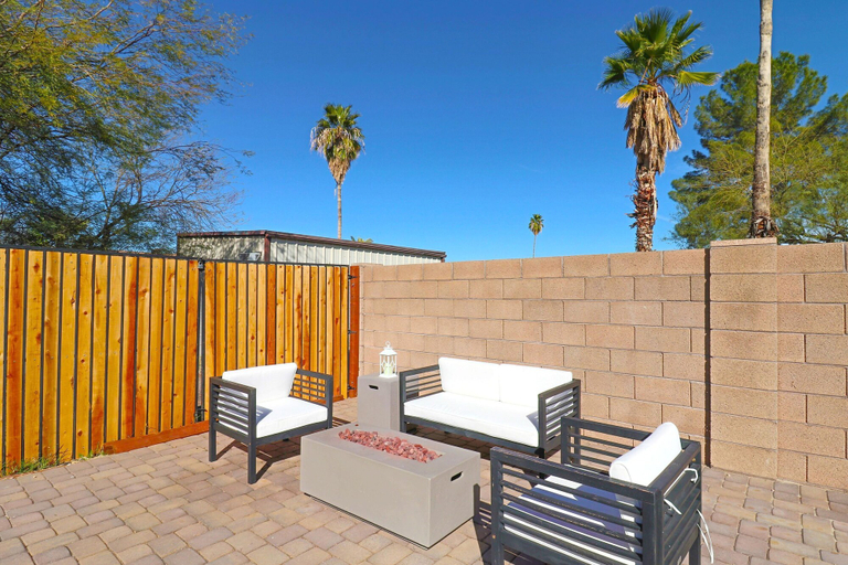 Room 5, Karen in Phoenix With 4 Bedrooms and 2 Bathrooms, Maricopa