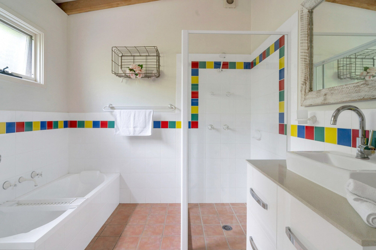 Bathroom 5, Secluded 3-bed Retreat Moments to the Beach, Eurobodalla