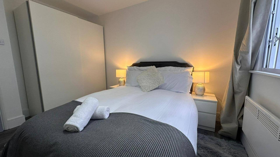 Room 4, Apartment - Sleeps 6 - City Base - District Line, London