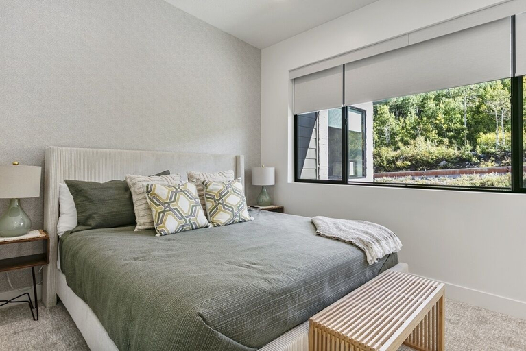 Room 5, 9005A - Luxury Four Bedroom 4 Home, Salt Lake