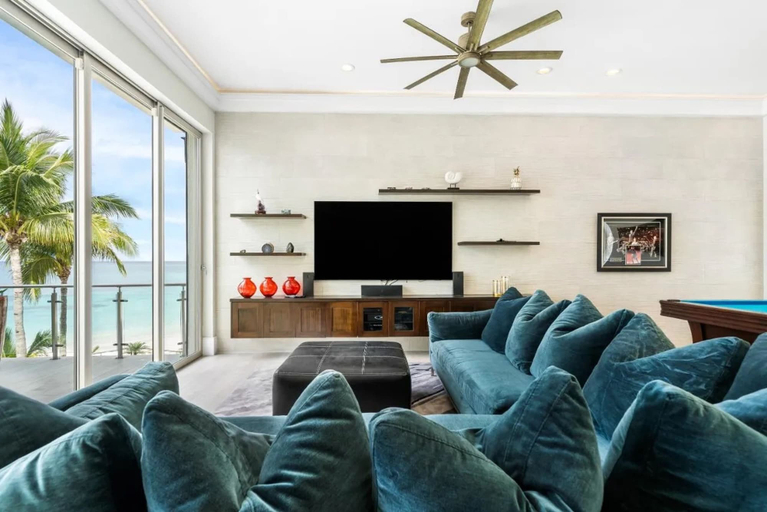 Room 2, Trinity Villa in New Providence