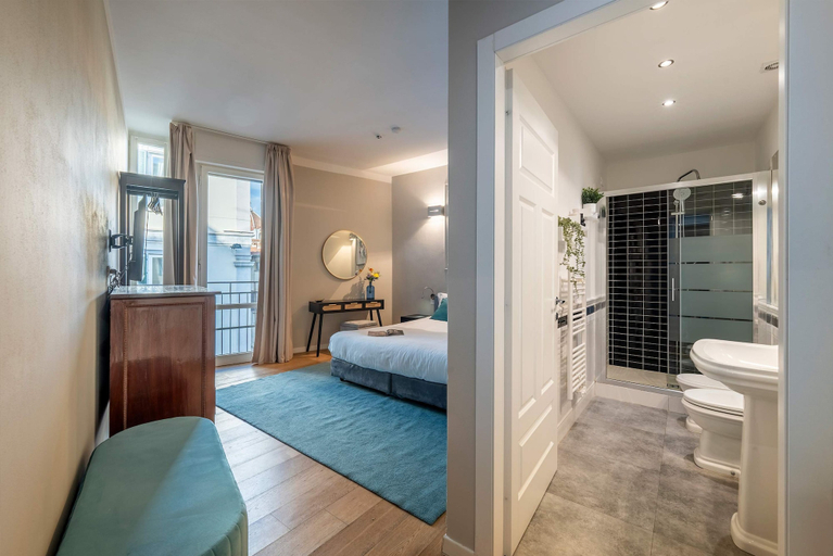 Others 5, Central 3BD Apartment near Teatro Verdi, Florence