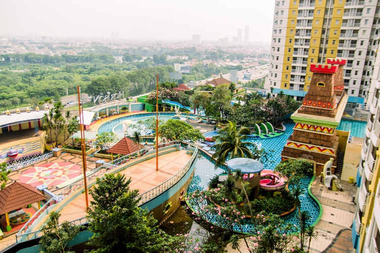 Pool 2, Homey And Serene 2Br At Great Western Resort Apartment, Tangerang