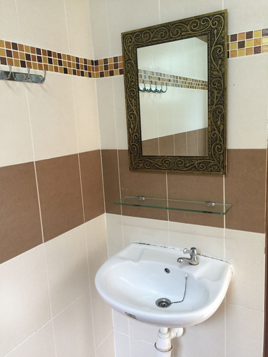 Bathroom 2, Cameron Highlands Premier Apartment at Crown Imperial Court, Cameron Highlands