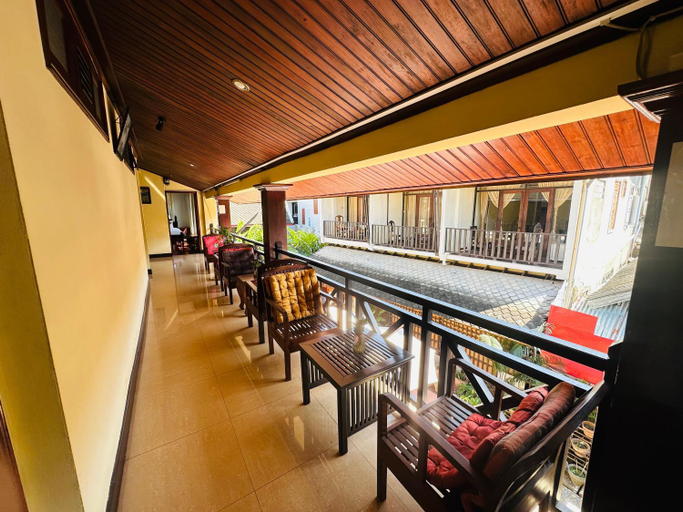 Food & Drinks 5, Villa Phounsab Tourist Street, Luang Prabang