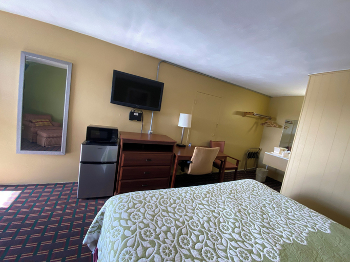 Bedroom 2, Innkeeper Motel, Madison