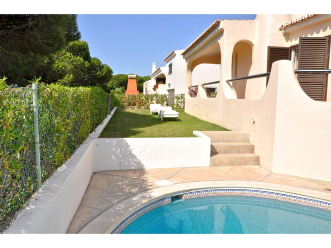 5, Portuguese rustic style villa with private pool, Loulé