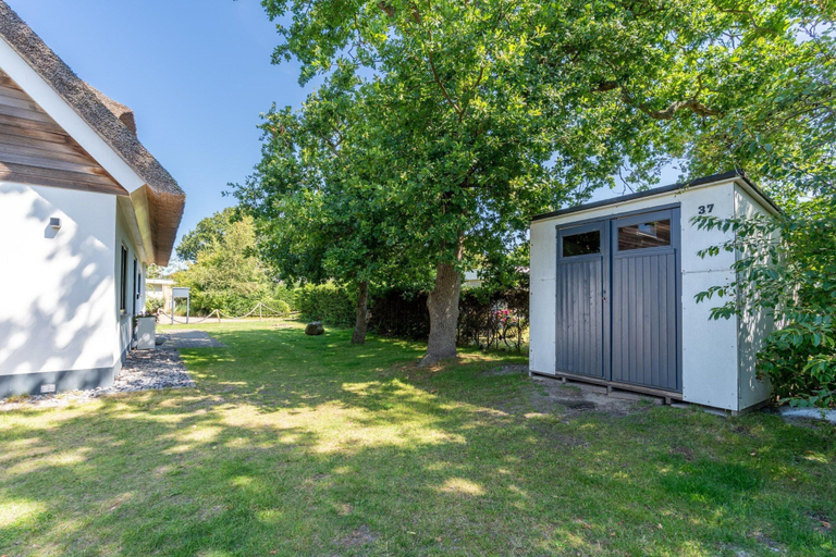 Garden 2, Luxury 8-person Holiday Villa, Texel