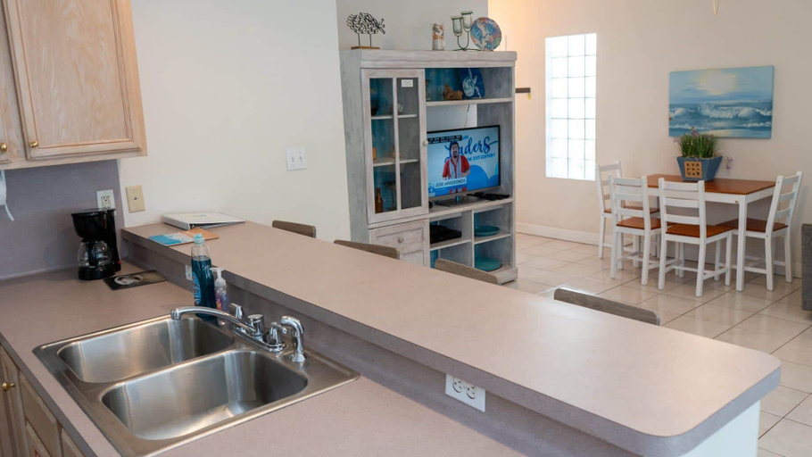 Dining 4, Sea Dancer #1 1 Bedroom Condo by RedAwning, Cameron
