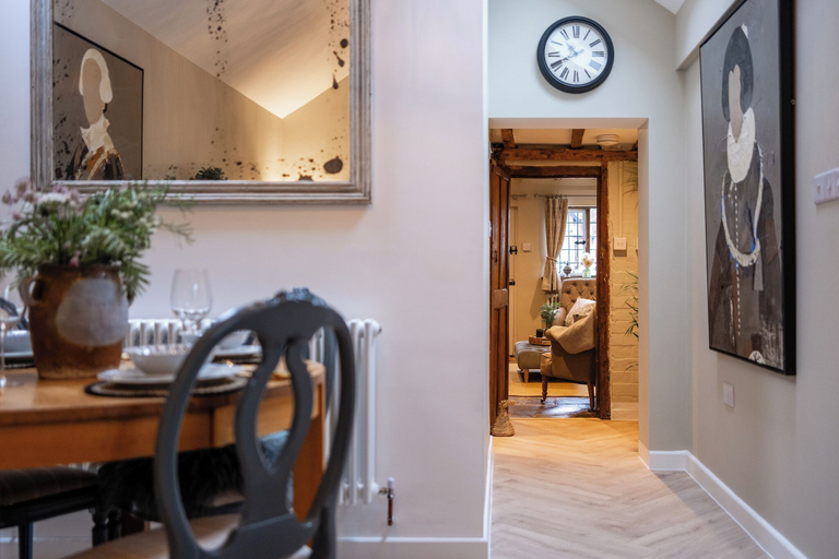 In-room dining 2, Gorgeous Home near Stratford upon Avon, Warwickshire