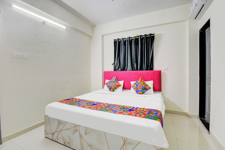 Room 4, Fabhotel Golden Eagle Executive, Pune