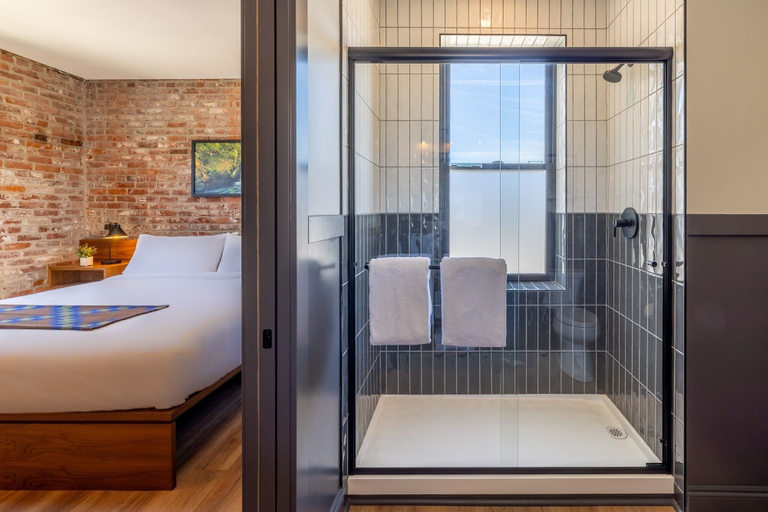 Bedroom 3, Lightwell Hotel & Spa, Hood River