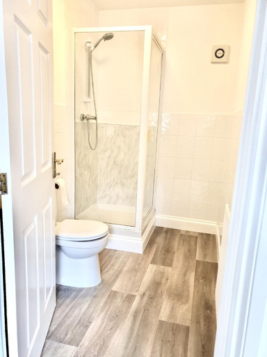 Bathroom 3, Mendip Spring Golf and Country Club, North Somerset