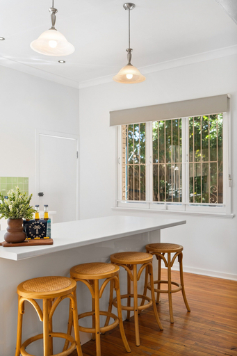 Dining 4, Bright 3-bed With Garden by Banks Street Reserve, Ashgrove