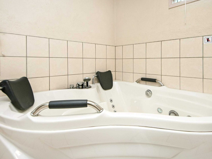 Others 5, Peaceful Holiday Home in Jutland with Hot Tub, Varde