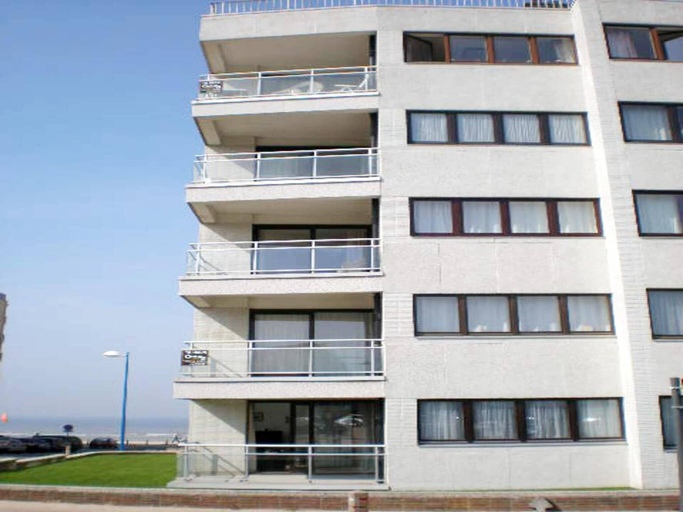 Exterior 4, Well-kept Corner Apartment in Koksijde, West-Vlaanderen