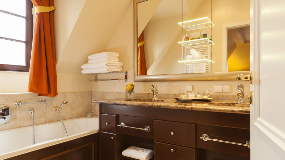 Bathroom 3, Relais And Chateaux Hotel Bulow Palais, Dresden