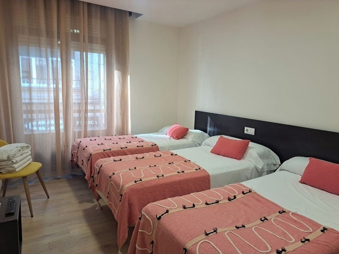 Bedroom 4, NEW JJ HOSTEL, Ourense