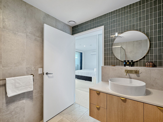 Bathroom 2, Deluxe 3-bed Unit With Views, Eurobodalla